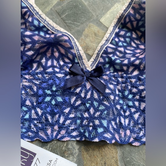 Hanky Panky floral triangle crossover lace bralette - Picture 3 of 9